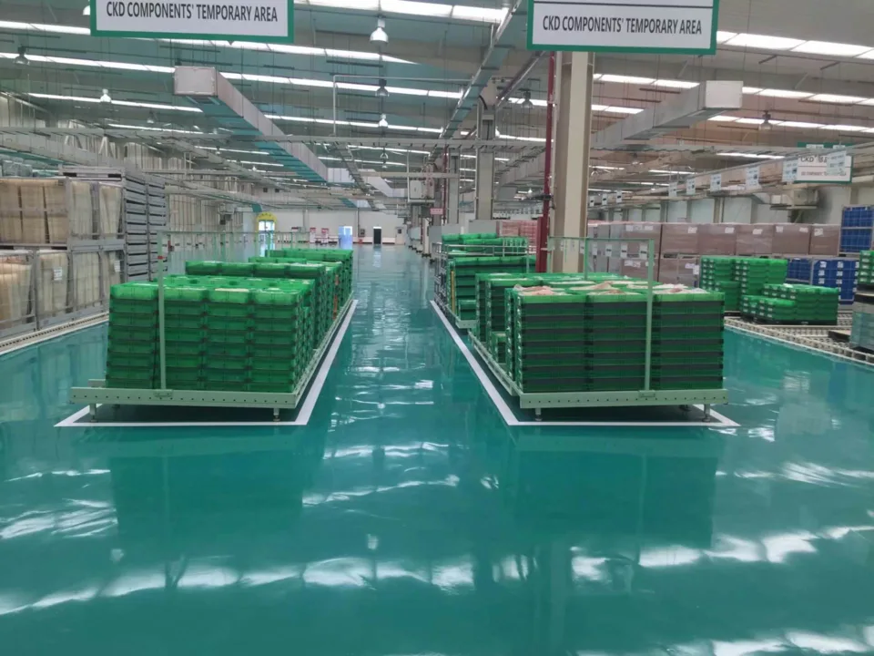 环氧地坪出现有针状或象皮革毛孔那样的小孔的原因